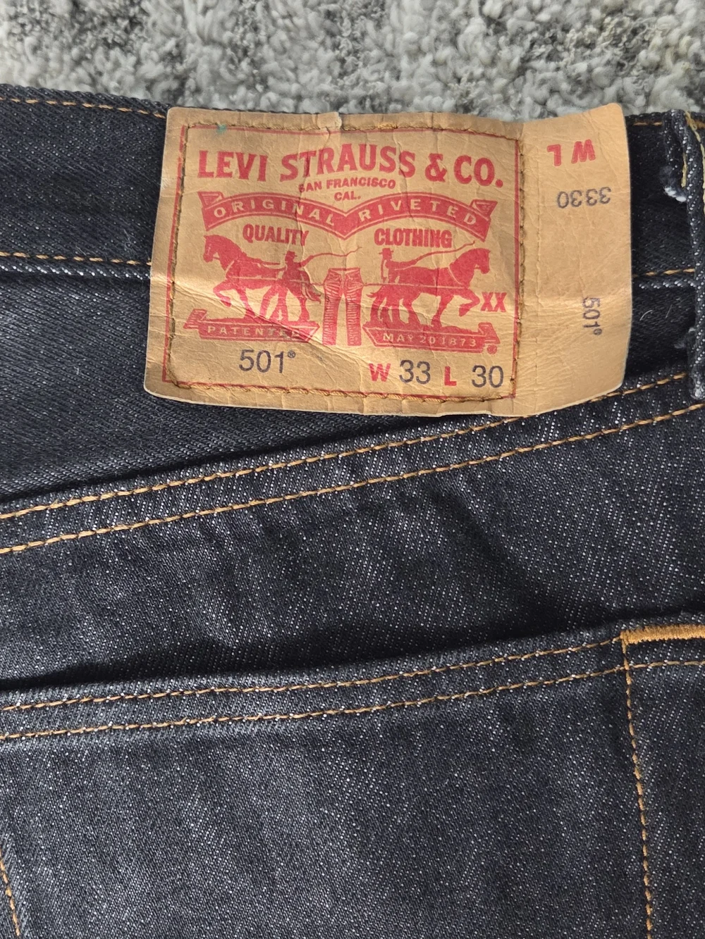 Levi's Men's Straight Dark Indigo Jeans with Contrast Stitching